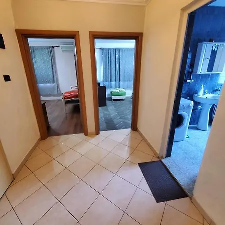 Whole Apartment Center Of Tirana Air Conditioned アパート *